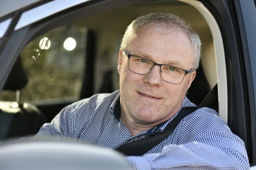 Både sikkerhedsmæssigt og økonomisk er sommerdæk det bedste dækvalg om sommeren. Det gælder også for de mange nye SUV-biler, som nu er den mest solgte biltype i Danmark, siger Dækimportørforeningens formand Kenneth Saust
(Foto: Michael Eisenberg)
